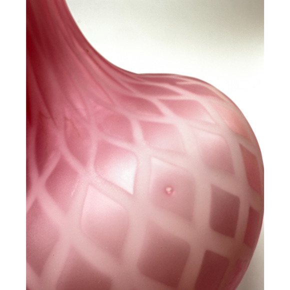 Antique Victorian Mother-of-Pearl Satin Glass Vase Quilted Diamond Pattern Cased - Picture 4 of 8